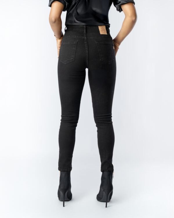 Skinny Fiona - Image 2